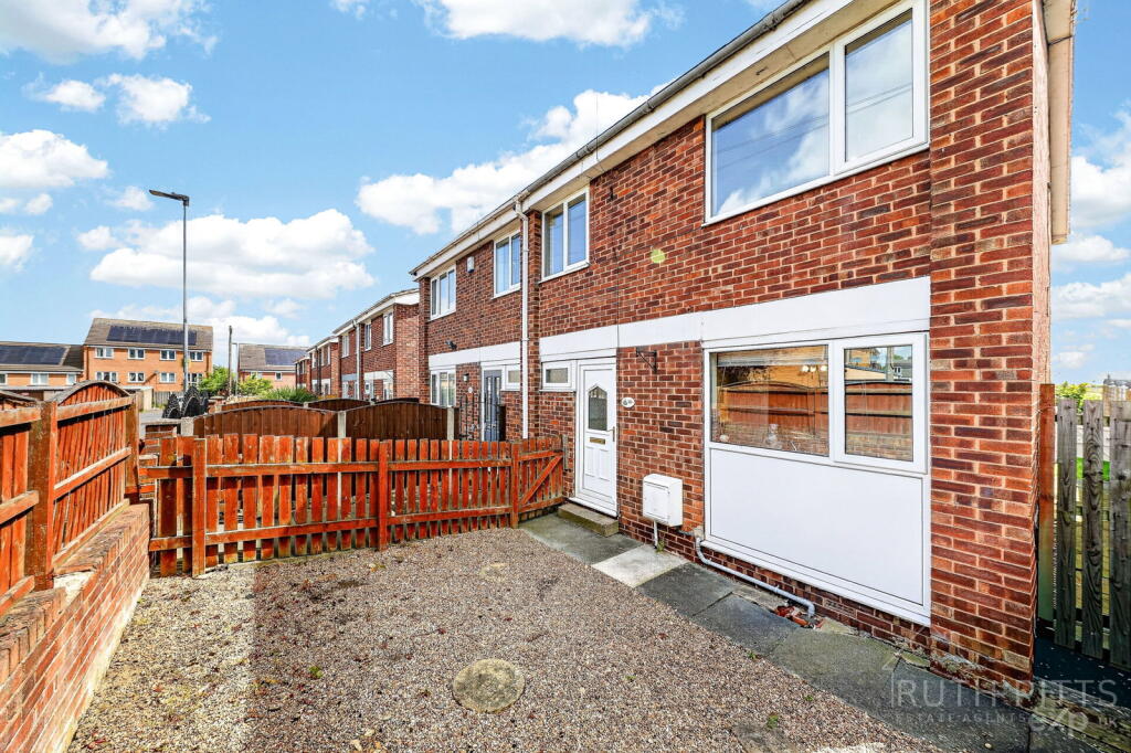 Chequers Close, Pontefract, WF8 photo 2