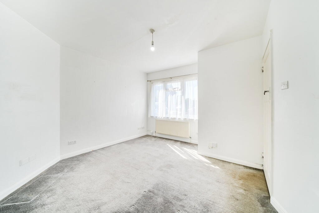 Clifton Gardens,Uxbridge,UB10 0EZ photo 2