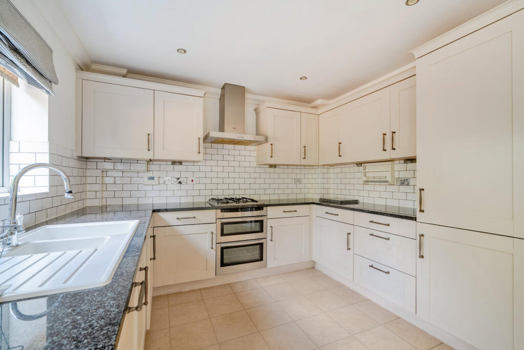 House in Runnymede, Ottershaw - View 4