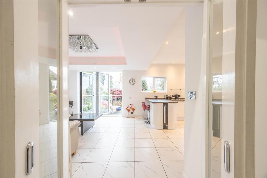 MOUNT AVENUE, Westcliff-On-Sea photo 4
