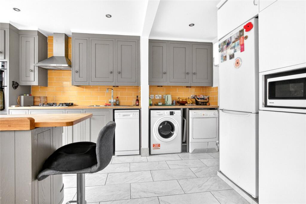 House in Bracknell, Hanworth - View 3