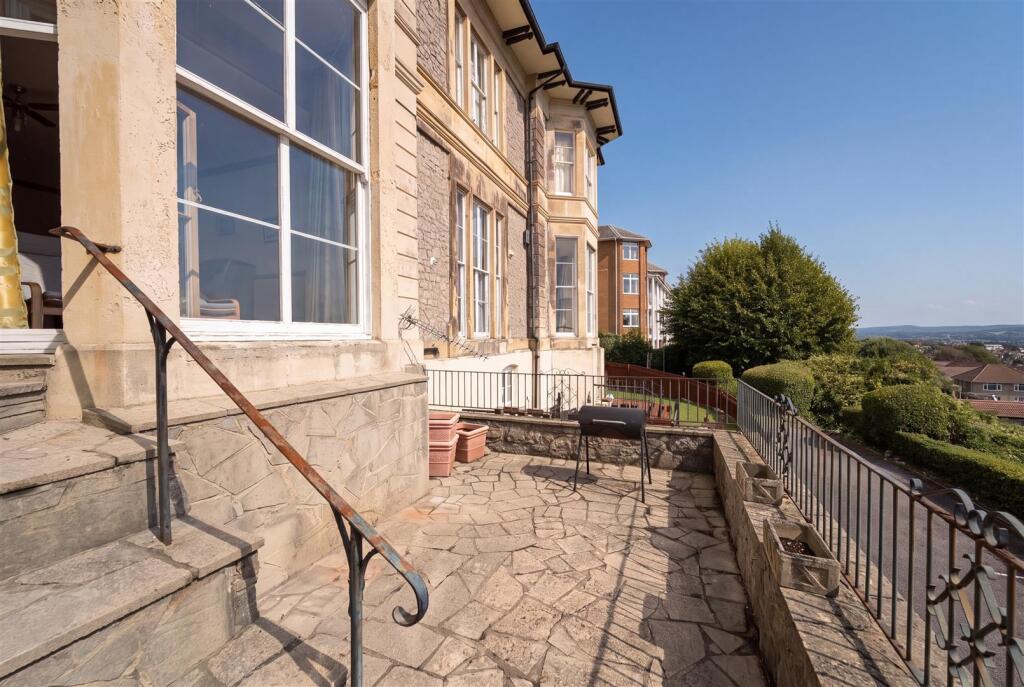 Apartment in Bristol - More