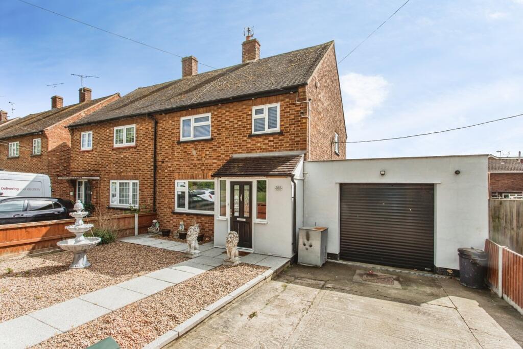 Main image of property: High Road, Benfleet, SS7