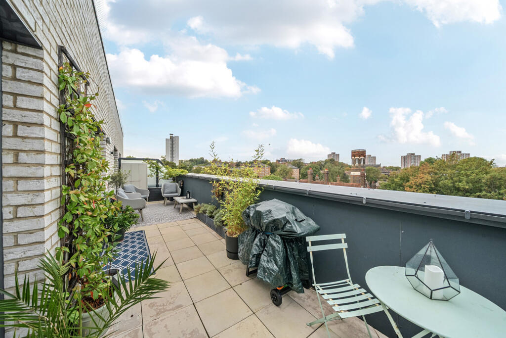 Apartment in London - View 2