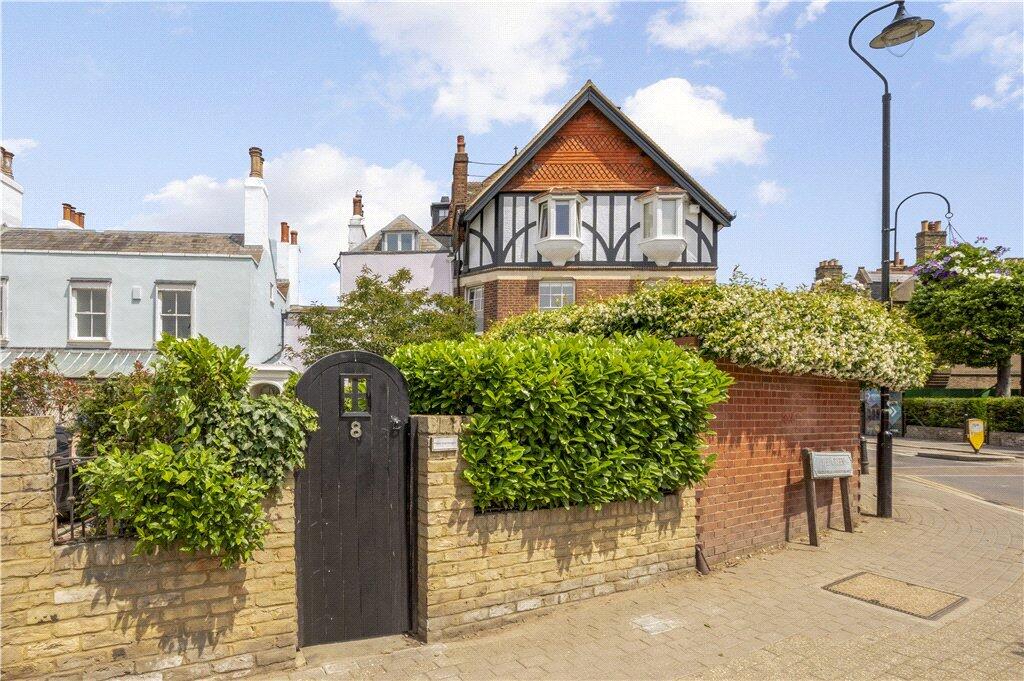 House in London, Wimbledon Village, Raynes Park - View 2