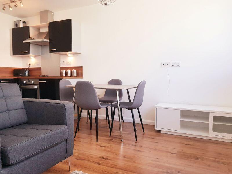 Apartment in Liverpool, Waterfront, Vauxhall - View 5