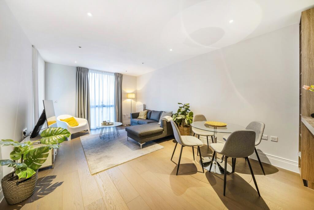 Apartment in London, Royal Borough of Kingston upon Thames - View 2