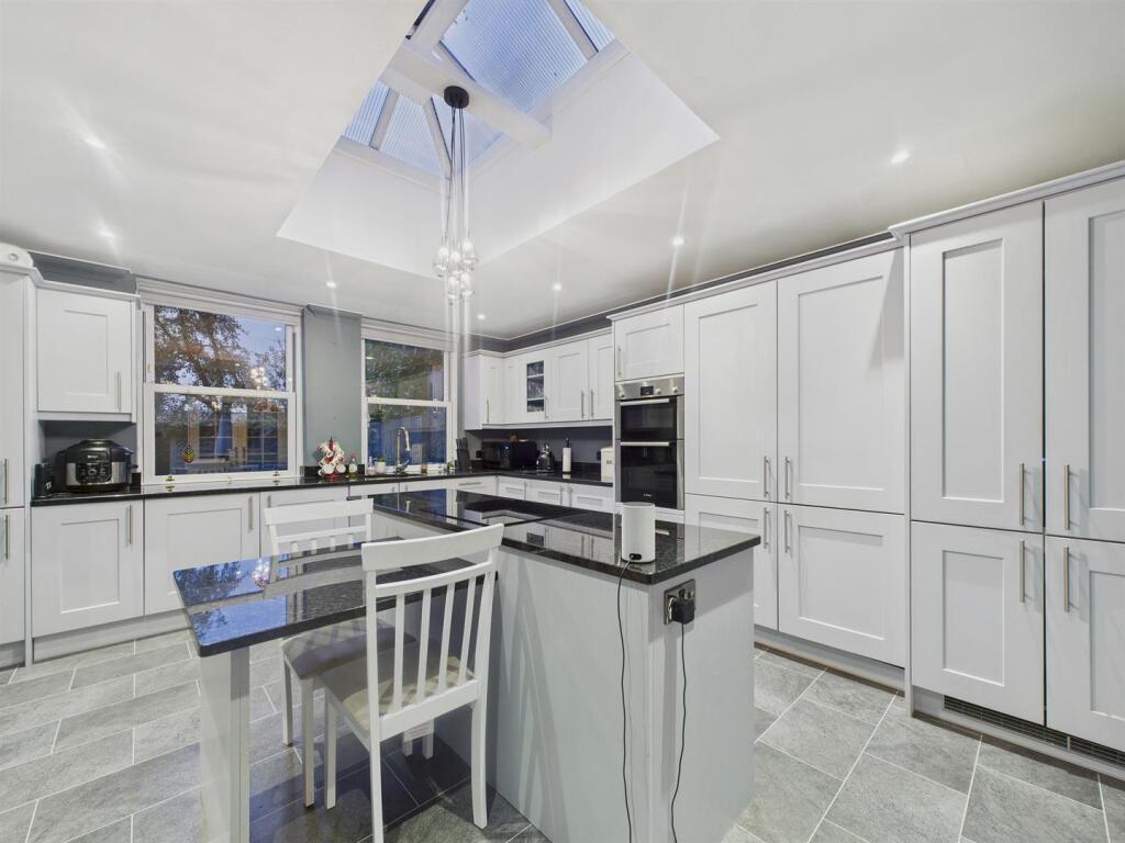 Apartment in Worcester - View 3