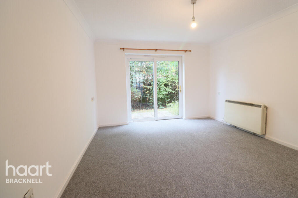Apartment in Reading - View 5
