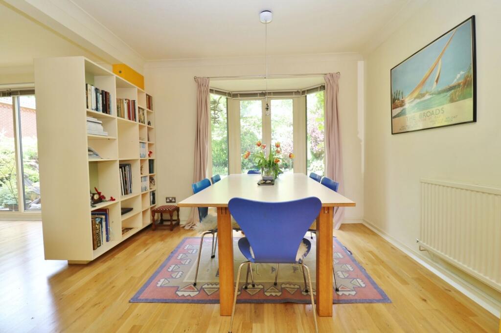 Old Priory Close, Hamble, SO31 photo 2