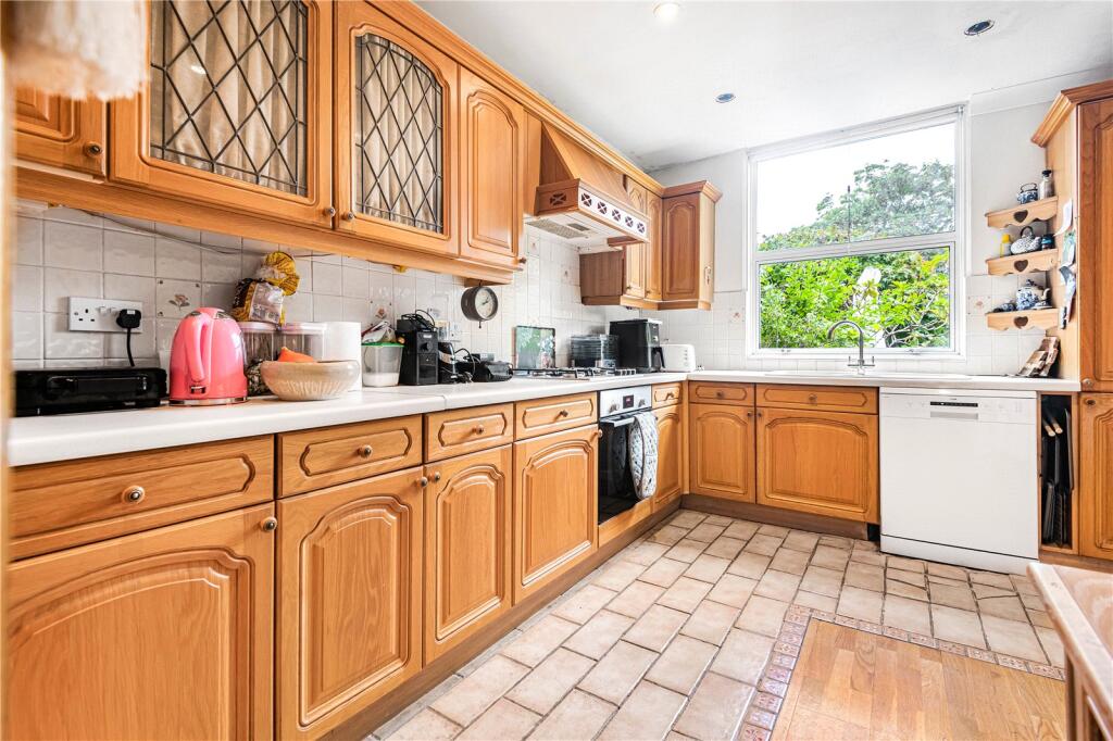 House in London, Oakleigh Park, Whetstone - View 4