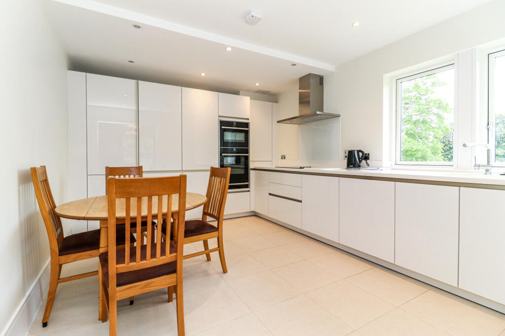 Apartment in Slough - View 4