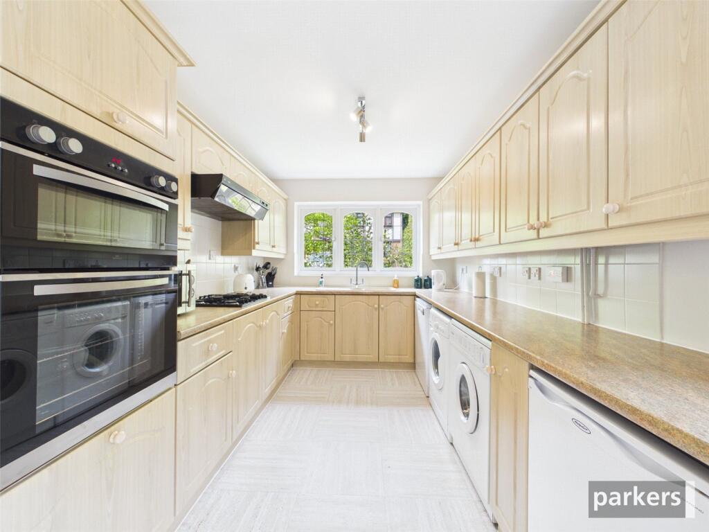 House in Shinfield, Lower Earley, Earley - View 3