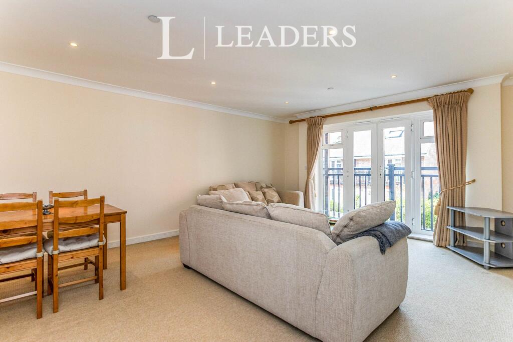 Apartment in Mole Valley, Leatherhead - View 5