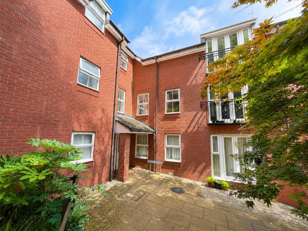 Main image of property: Romani Close, Warwick