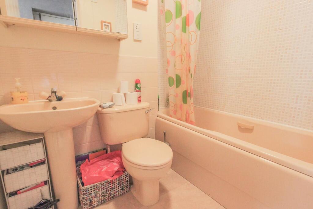 Apartment in East Hertfordshire, Hertford - View 5