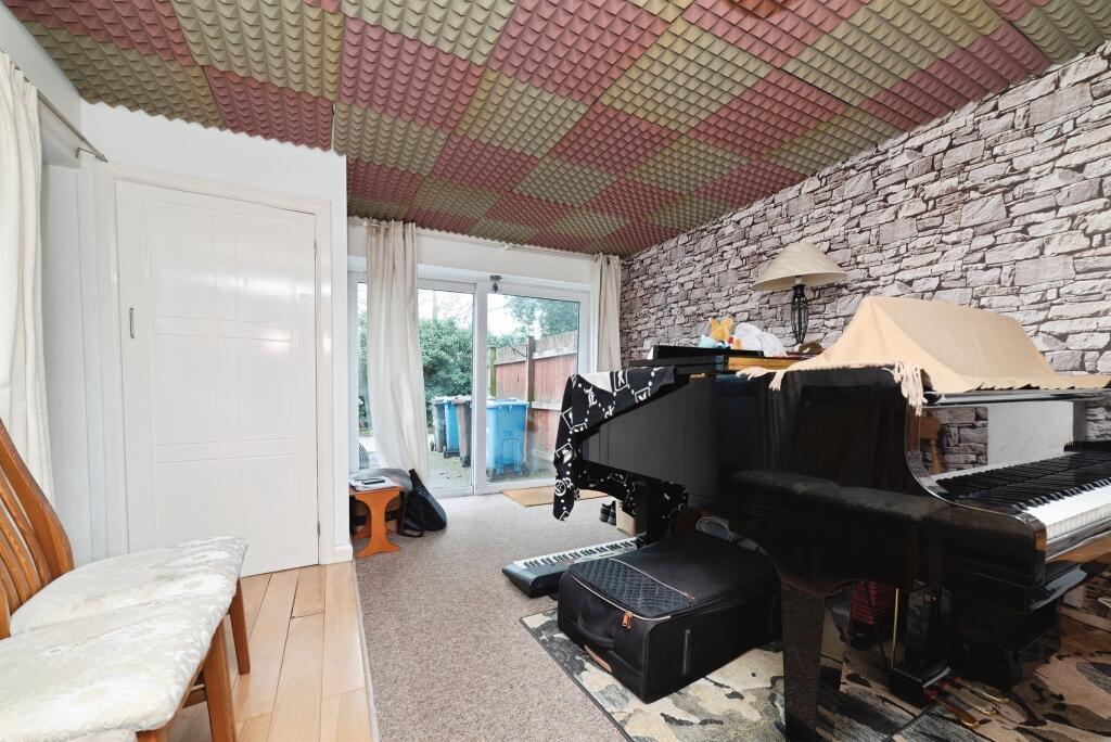 House in Hull, Kingston upon Hull - View 6