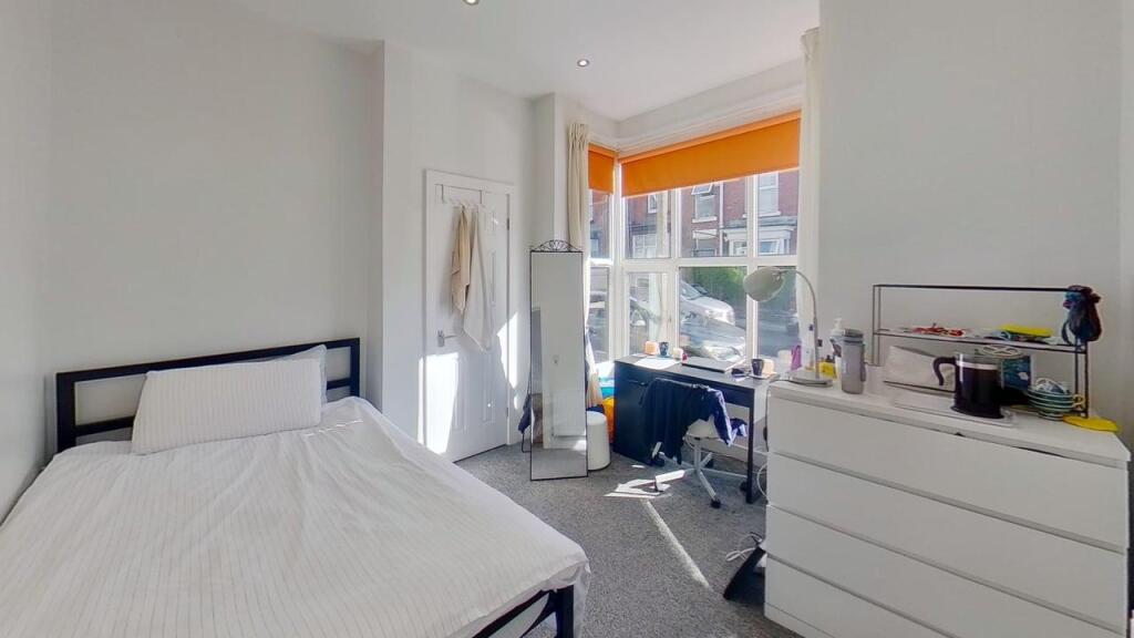 House in Leeds, Headingley Hill, Hyde Park - View 4