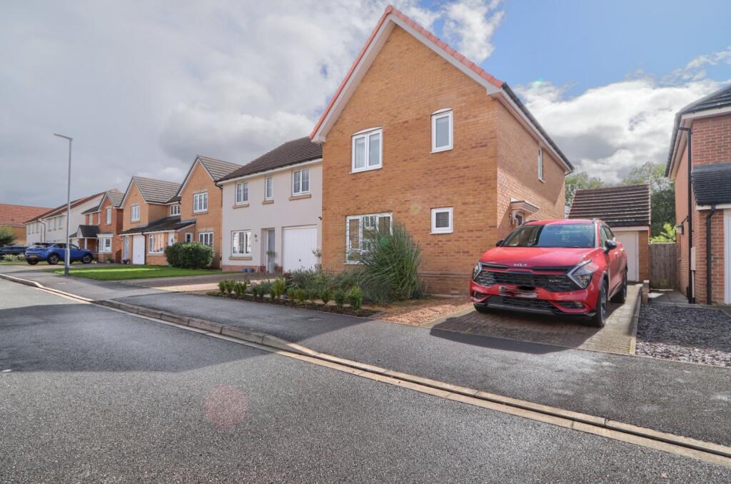3-bed detached on Buckthorn Crescent, The Elms, £220,000