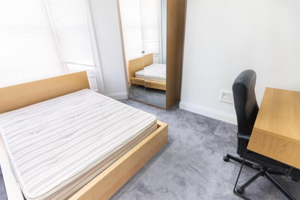 Apartment in Newcastle upon Tyne - View 4