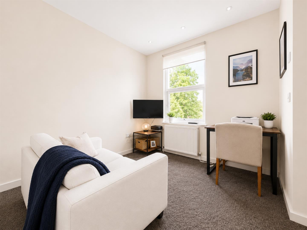 Apartment in Brighton, Round Hill - View 4