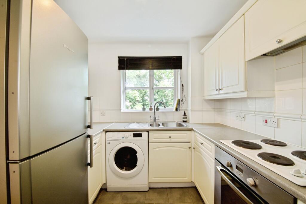 Apartment in London - View 5