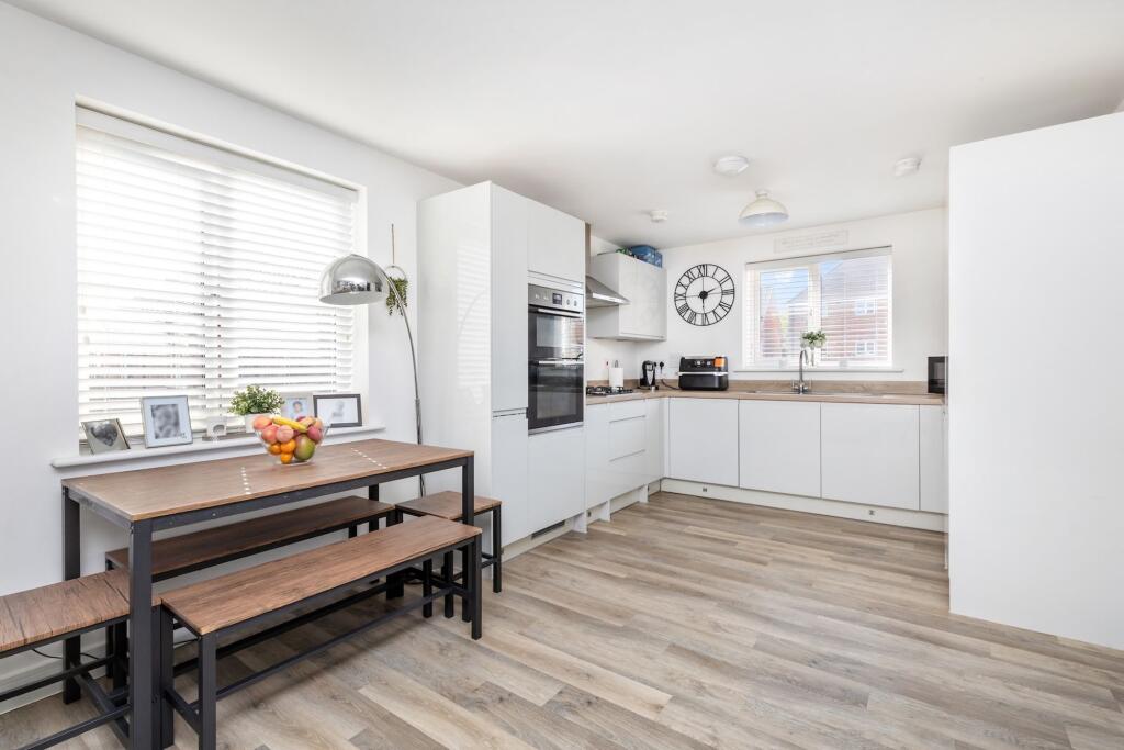 Apartment in Redhill - View 4