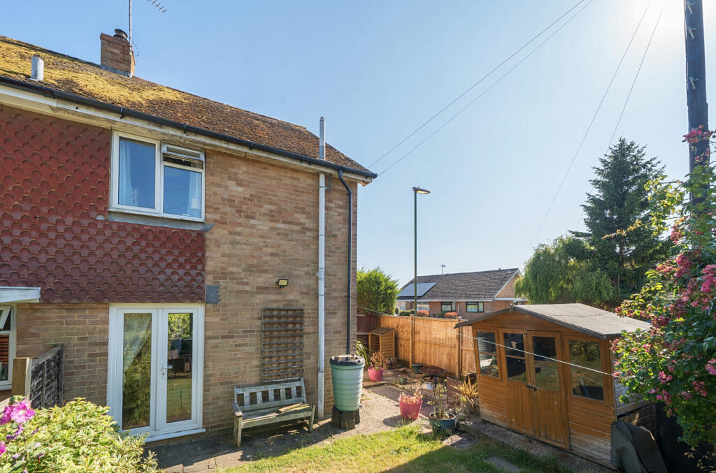 2-bed terraced on Elm Road, Westergate, Chichester, £275,000