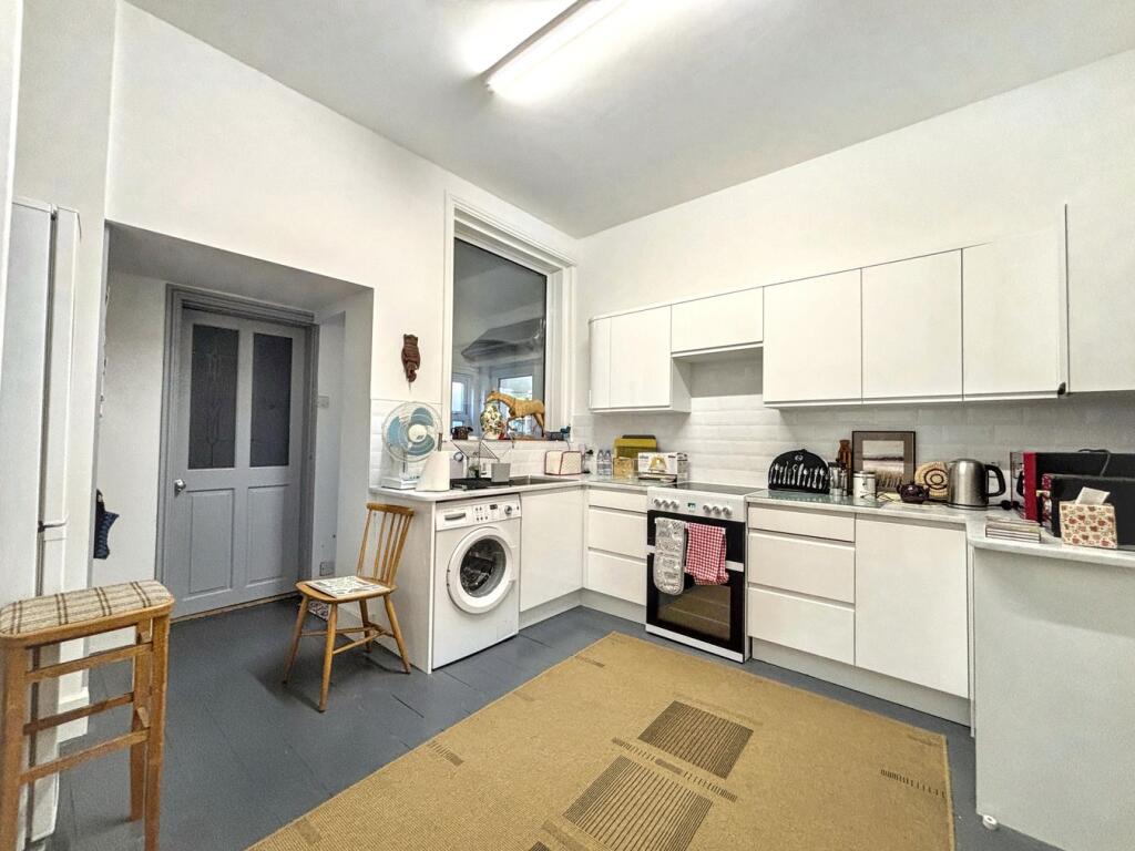 Apartment in Bexhill-on-Sea, Central - View 5
