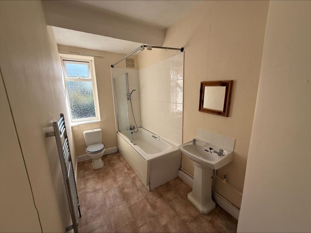 Heathfield, Bingley, BD16 photo 5