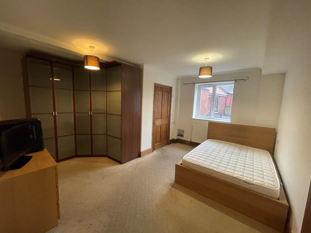 Apartment in Wakefield - More