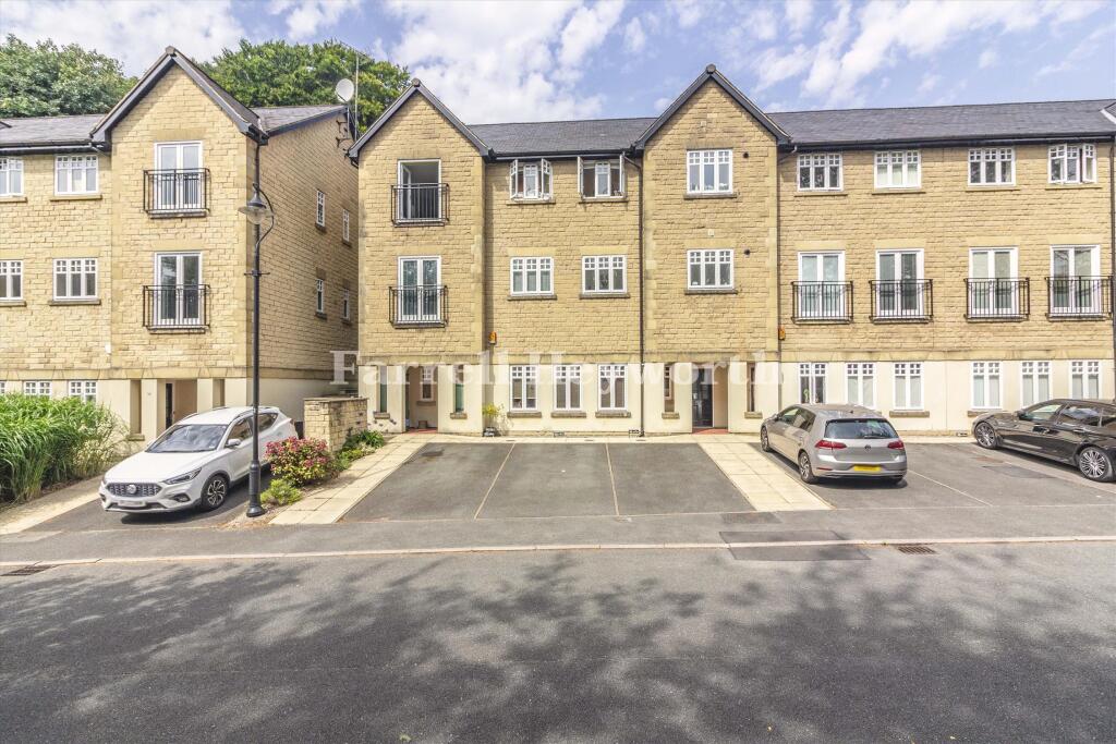 3-bed flat on The Colonnade, Lancaster, £200,000