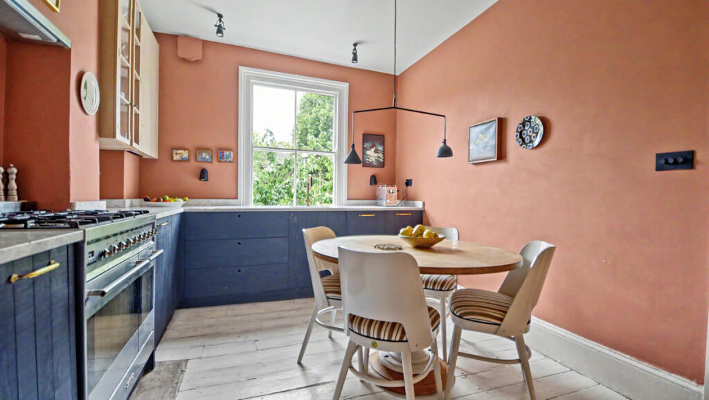 Apartment in London - More