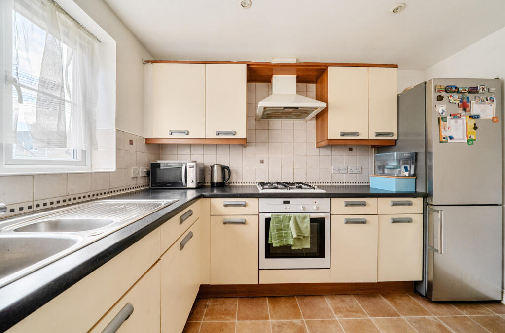 Horsham Road, Park South, Swindon, SN3 photo 4