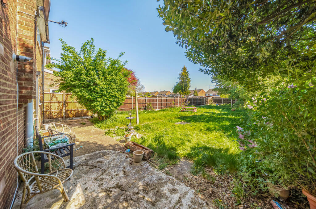 Katherine Drive, Dunstable photo 5