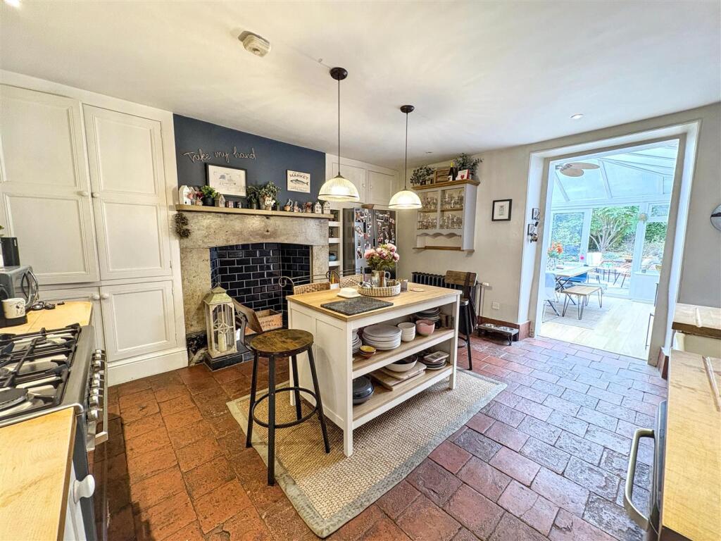 House in Northampton - View 3