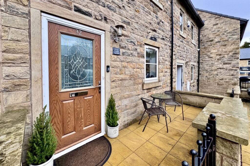 Mossy Lea Drive, Glossop, SK13 photo 2