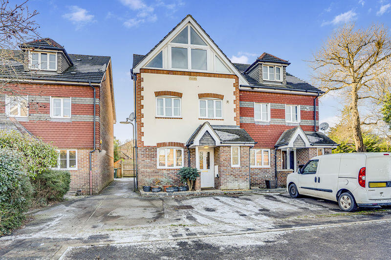 Main image of property: Yachtsman Close, Bursledon