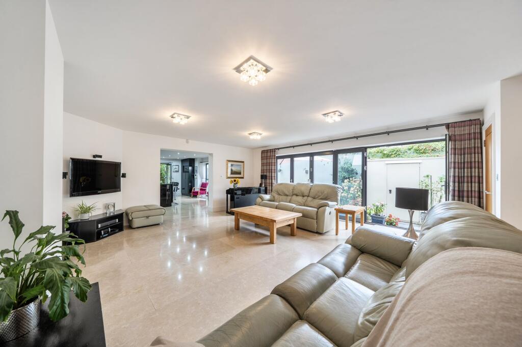 House in Three Rivers, Moneyhill, Mill End - View 3
