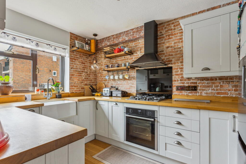 Clarkfield, Mill End, Rickmansworth, WD3 photo 2