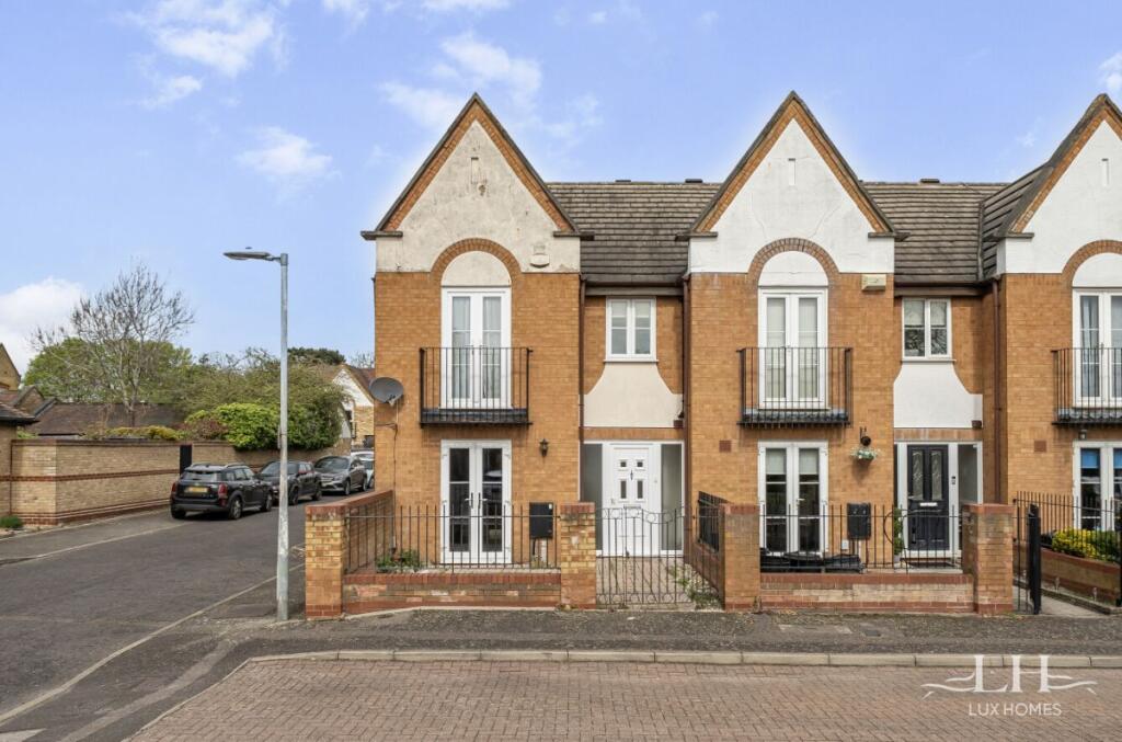 Main image of property: Landseer Close, Hornchurch