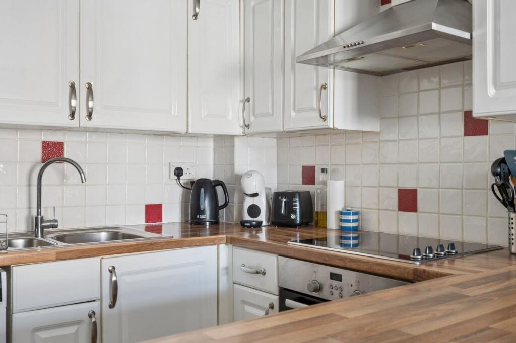 House in Slough, Colnbrook with Poyle - View 5