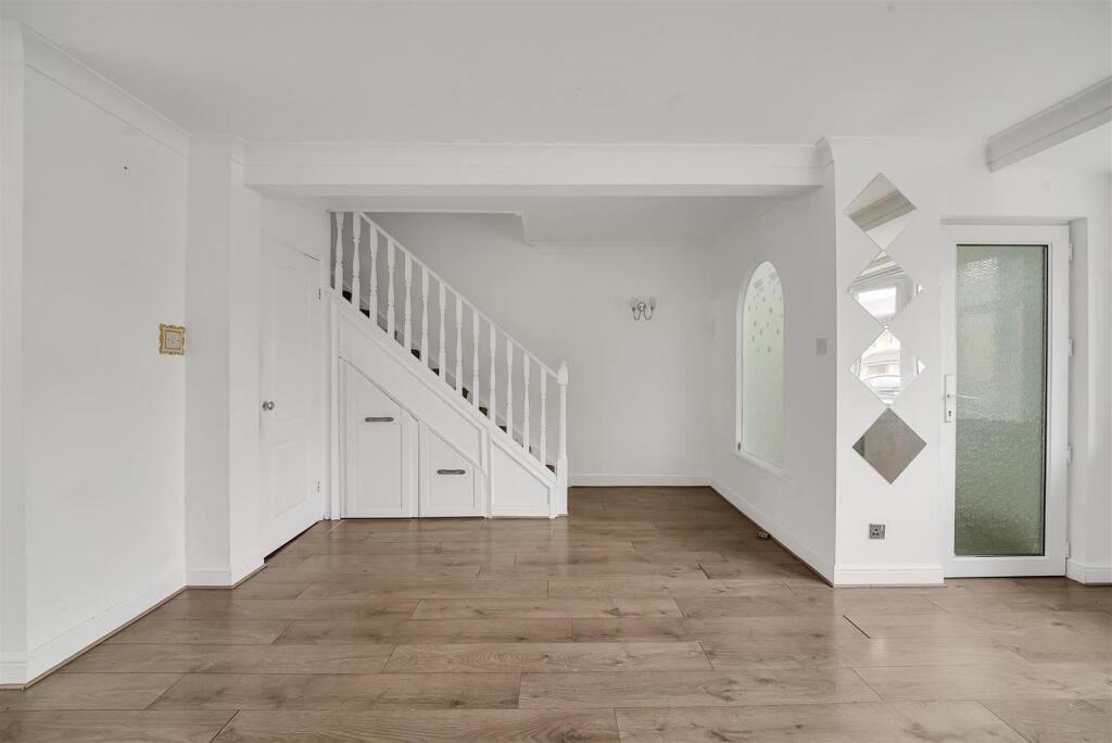 House in Romford - More