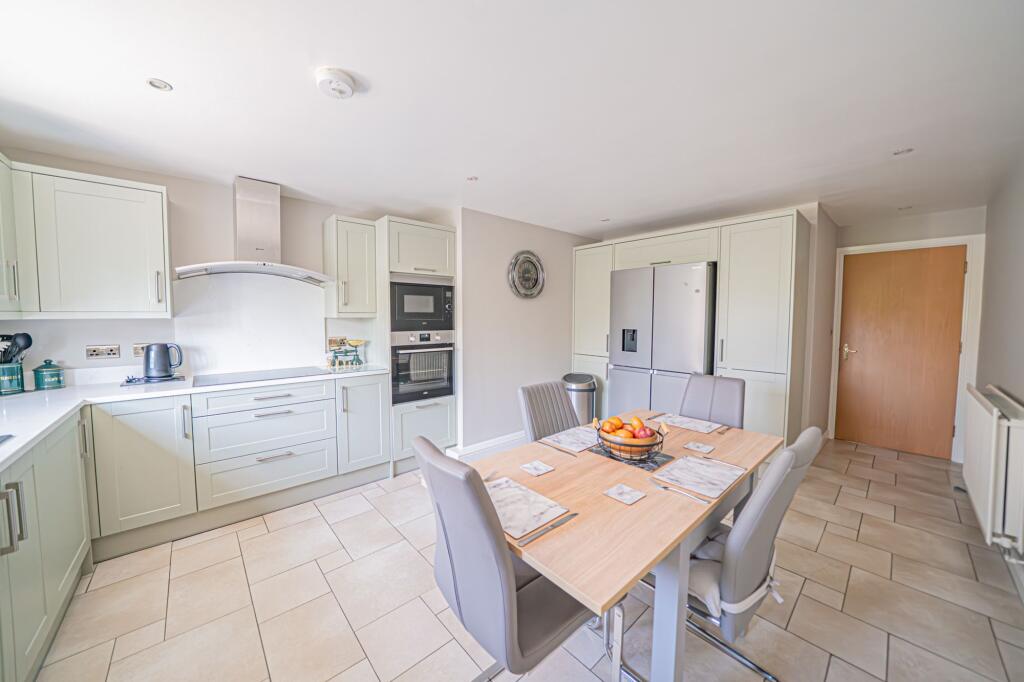 Hampton Lane, Solihull, B91 photo 3