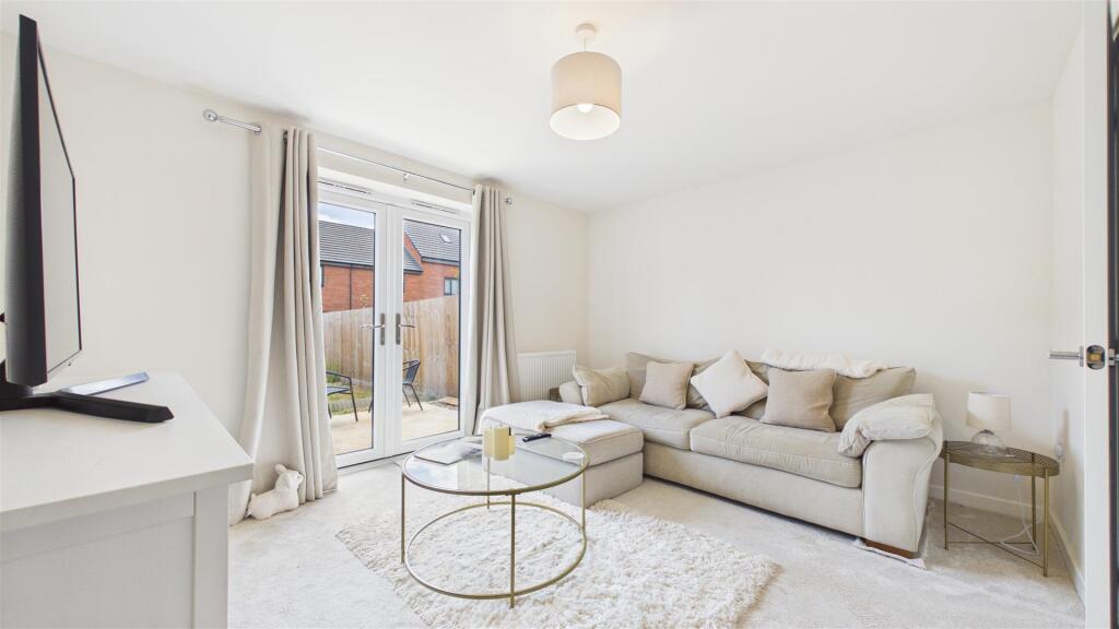 House in Peterborough, Manor Drive - View 4