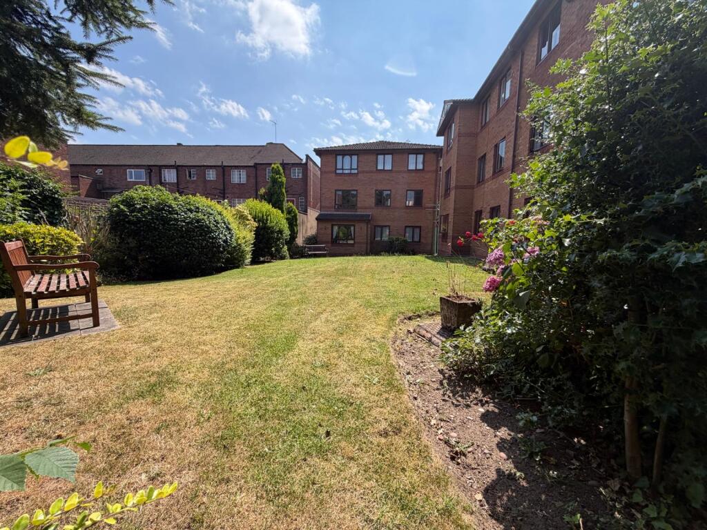 Apartment in Sandwell, West Midlands - View 2