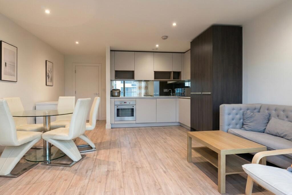 Main image of property: 32 BLACKHEATH ROAD, GREENWICH