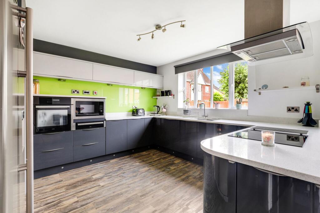 Snowdrop Close, Hucknall, NG15 - More