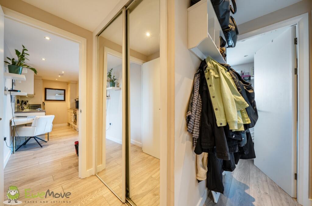 Apartment in Sutton - More