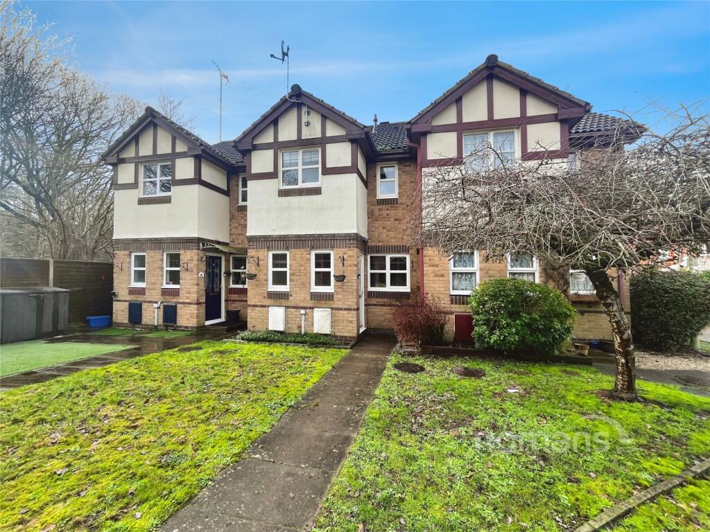 2-bed terraced on Lyndsey Close, Farnborough, Hampshire, £350,000
